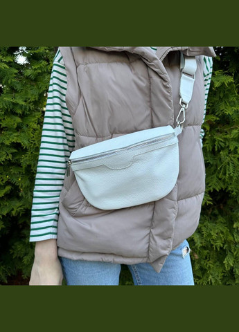 Шкіряна жіноча сумка бананка нагрудна, сумочка з натуральної шкіри Блакитної Білий No Brand (334729556)