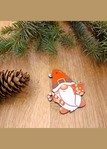 Дерев'яна еко-іграшка з гачками на ялинку Гном (DN-736) Luxyart (308359717)