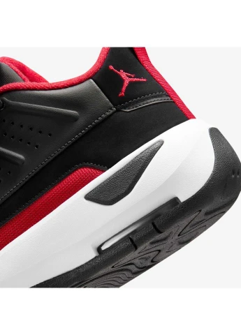 Чорно-білі кросівки max aura 7 демісезон Jordan
