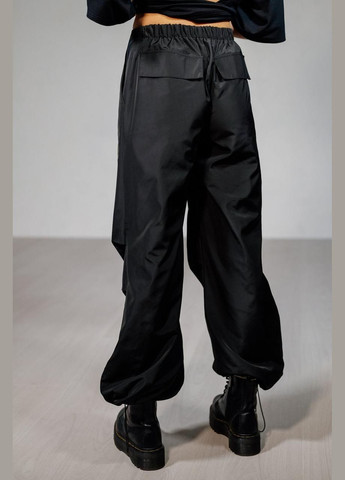 Брюки-карго женские оверсайз с карманами черные MKAZ6412-1 Modna KAZKA (276650041)
