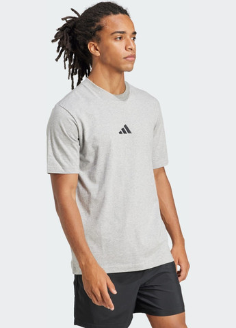 Серая футболка essentials small logo single jersey adidas