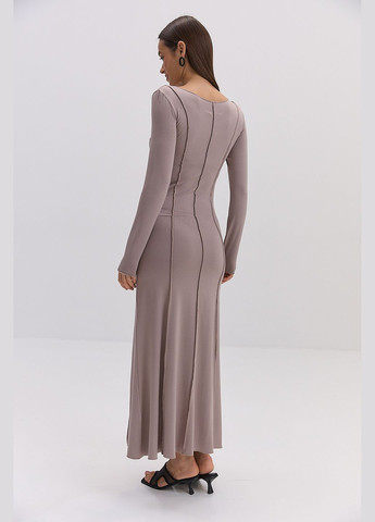 Кофейное длинное платье с длинными рукавами и декоративными швами черное Arjen