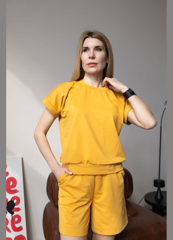 Женский костюм-двойка футболка с шортами горчичный Capricious 121 (330823300)