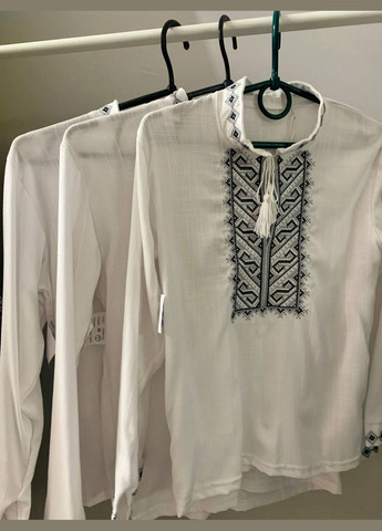 Біла біла вишиванка для хлопчика з чорно-сірою вишивкою бавовна (305412140)