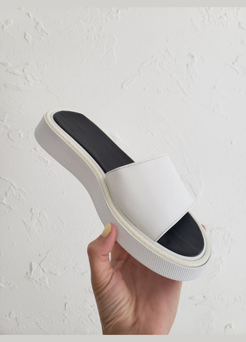 Белые шлепанцы кожаные белые Garti