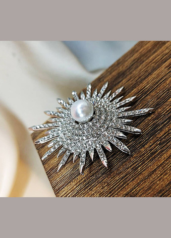 Брошка жіноча Зірка із стразами та намистиною No Brand (336546048)