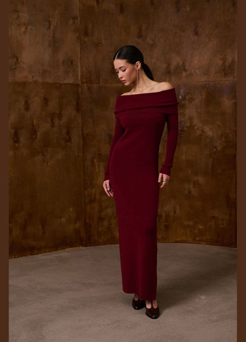 Красное роскошное платье с открытыми плечами Triko Bakh однотонное