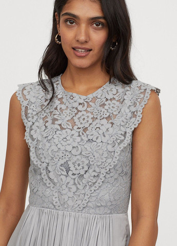 Серое кэжуал платье H&M однотонное