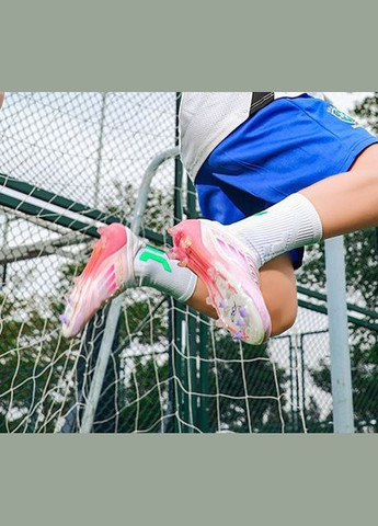 Розовые футбольные бутсы No Brand без шнурков