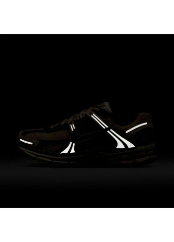 Кросівки W ZOOM VOMERO 5 FJ2028-106 Nike комбіновані всесезони (386429088)