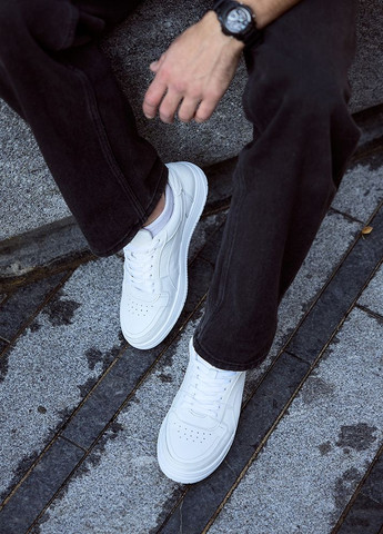 Белые демисезонные мужские кроссовки из натуральной кожи белого цвета 35545 No Brand