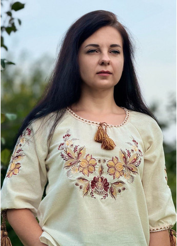 Коричневая женская вышитая блуза из льна в этном стиле. узор цветочный прямой, свободная лен (355463852)