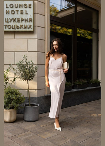 Пудрова коктейльна плаття Sok однотонна