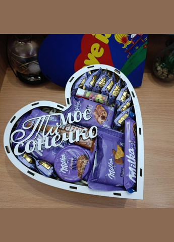 Подарунковий бокс серце з принтом «Love is...» (ar164) No Brand (317333434)