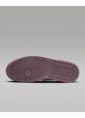 Лиловые демисезонные кроссовки Nike