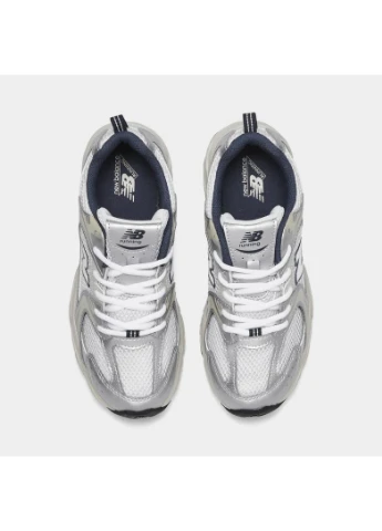 Сріблясті осінні кросівки New Balance
