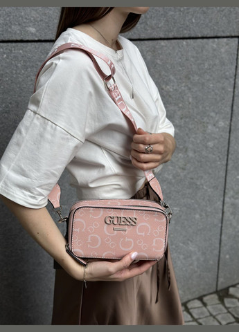 Женская сумка кросс-боди прямоугольная розовая Guess (295903389)