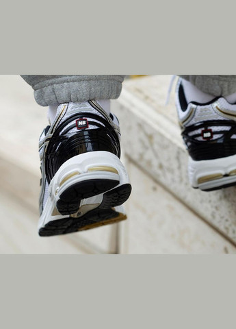 Сірі кросівки 1906r white metallic gold homme - m1906ra No Brand