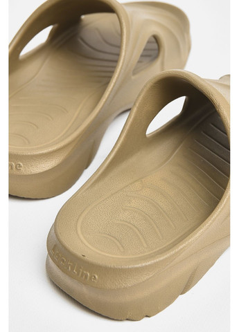 Шльопанці піна жіночі світло-коричневого кольору Let's Shop (362556190)