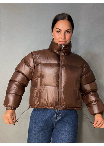 Коричневая демисезонная куртка женская 10015 короткая глянцевая пуффер коричневая Lady yep