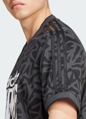 Серый демисезонный спортивный лонгслив adidas с логотипом