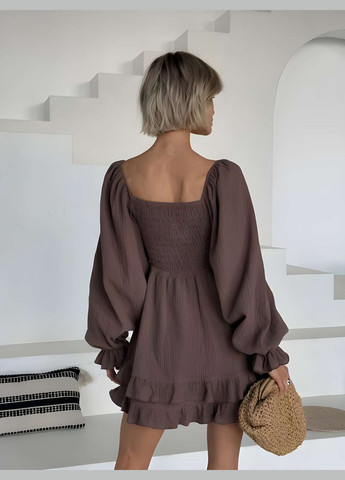 Коричнева святковий, коктейльна, карнавальний, повсякденний, кежуал, вечірня жіноча літня легка муслінова коротка сукня міні з рюшами весна літо коричнева шоколадна Larionoff однотонна