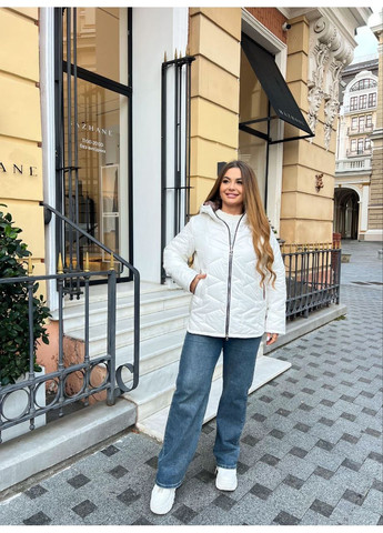 Молочна демісезонна жіноча куртка стьобана No Brand