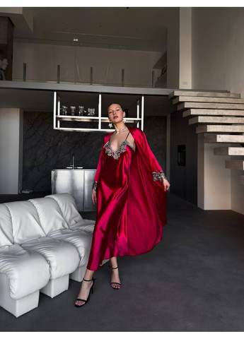 Красный халат и ночная рубашка Domino