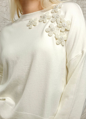 Білий зимовий светр джемпер OOTD декорований квітковою аплікациєю