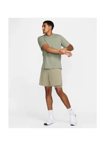 Оливковая футболка мужская dri-fit versatile olive Nike