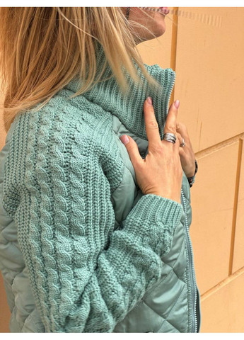 Мятная демисезонная куртка женская с вязаным рукавом Style Point