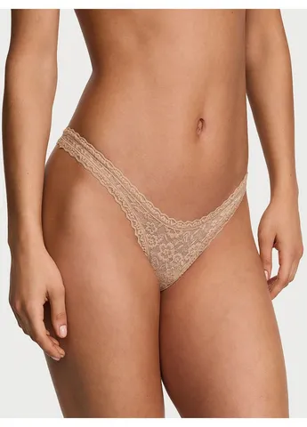 Трусики-стринги женские кружевные Lace Ultra-Mini Scoop Thong Panty бежевые Victoria's Secret (395038268)