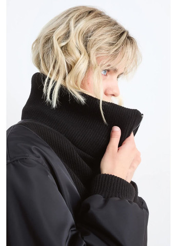 Чорна демісезонна куртка C&A