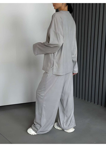 Костюм оверсайз із мікрозамшу на осінь сірий, жіночий вільний костюм двійка штани + кофта,... Україна (355059421)