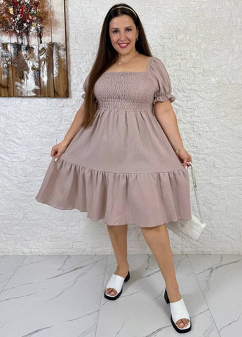 Бежевое повседневный изысканное легкое летнее повседневное меди платье с короткими рукавами фонарик и воланом на юбке Україна с цветочным принтом