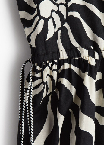 Черное кэжуал платье H&M с рисунком