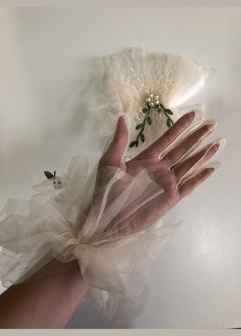 Фатиновые перчатки с бусинами fashion accessories one size (S/M/L) бежевый (7-52) No Brand (313286078)