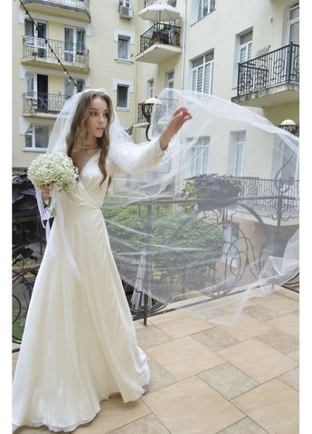 Фата ручной работы с бисерной вышивкой по краю No Brand (369162365)