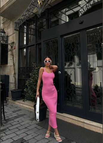 Розовое платье на бретельках No Brand