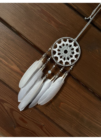 Мини/Авто-ловец снов бело-серый с перьями петуха. Оберег-подвеска в машину. Амулет на зеркало заднего вида Dream Studio (363057530)