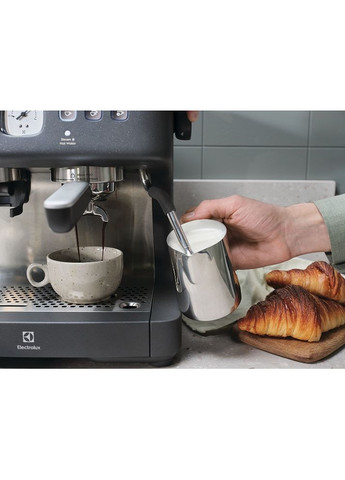 Кофеварка E8EC1-8BP Electrolux (344462929)