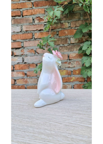 Декоративная керамическая статуэтка Зайчик Гармоника с цветком No Brand (362669748)