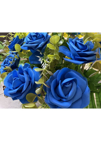 Корзина с искусственными розами 40 см Желто-синие искусственные розы в корзине Пластмакс (372837955)