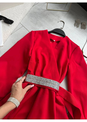 Червона святковий жіноча сукня на запах із розкішним поясом на запах Avanti однотонна