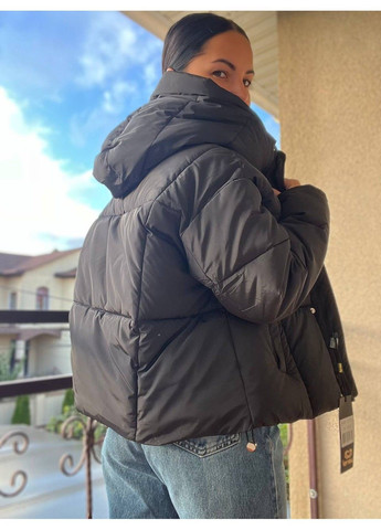 Черная демисезонная куртка женская 9068 оверсайз укороченная надпись впереди с капюшоном Lady yep