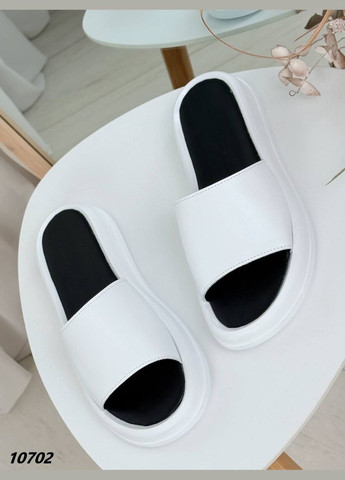 Черно-белые шльопки Vakko