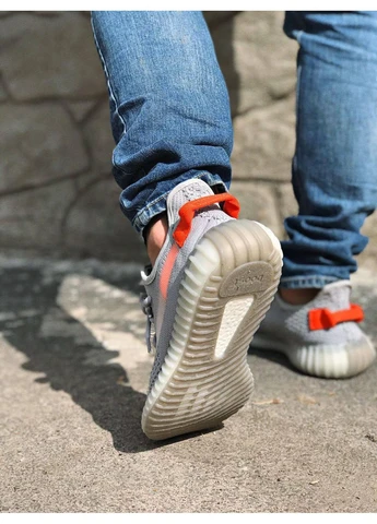 Цветные летние кроссовки adidas yeezy boost 350 v2 tail light адидас изи буст No Brand