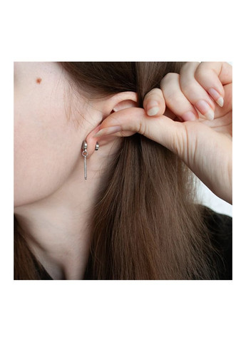 Металева сережка унісекс з лезом в мінімалістичному панк стилі срібляста базова невелика кежуал сережка-гвоздик підліткова y2k No Brand (348431259)