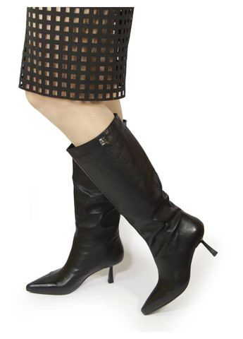 Осенние женские кожаные сапоги на каблуке It-Girl