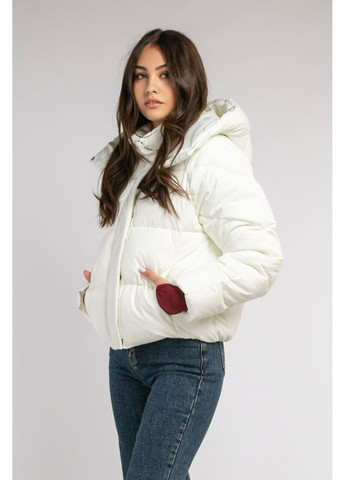 Молочна зимня куртка коротка зимова CHICLY